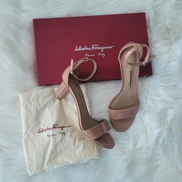 NEW Salvatore Ferragamo Tursi Heels Sz 6 - Picture 1 of 16